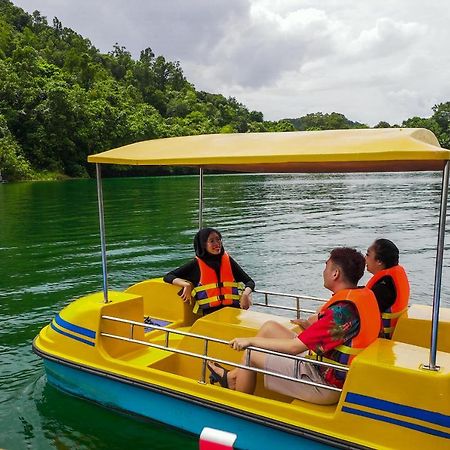 Roxy Tasik Biru Resort City Bau Buitenkant foto