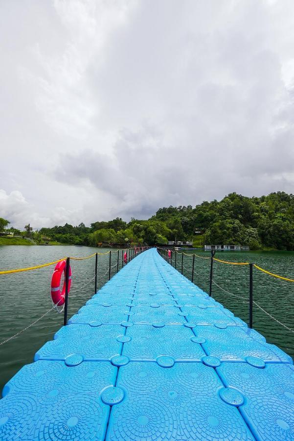 Roxy Tasik Biru Resort City Bau Buitenkant foto