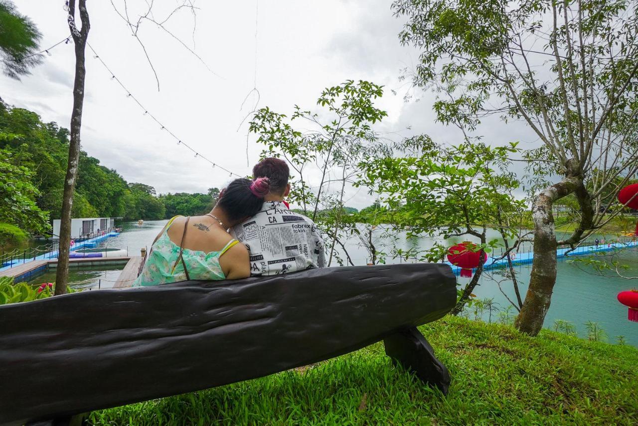 Roxy Tasik Biru Resort City Bau Buitenkant foto