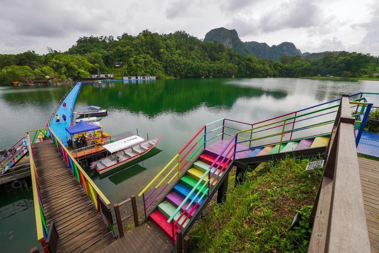 Roxy Tasik Biru Resort City Bau Buitenkant foto