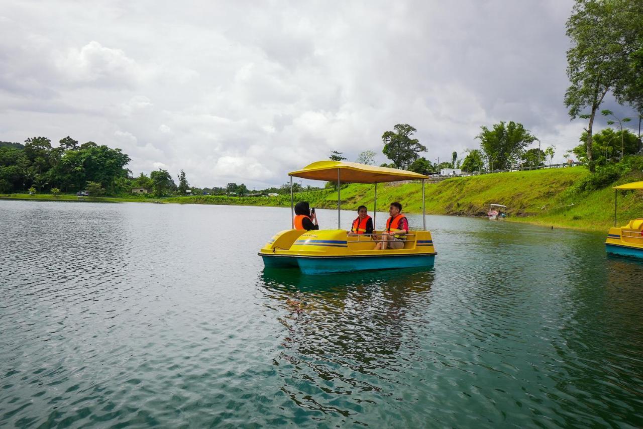 Roxy Tasik Biru Resort City Bau Buitenkant foto