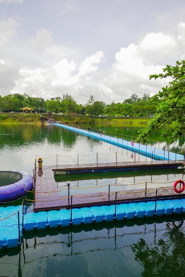Roxy Tasik Biru Resort City Bau Buitenkant foto