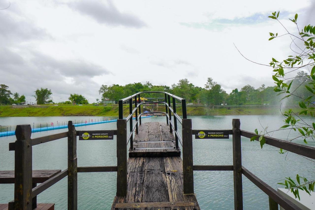 Roxy Tasik Biru Resort City Bau Buitenkant foto