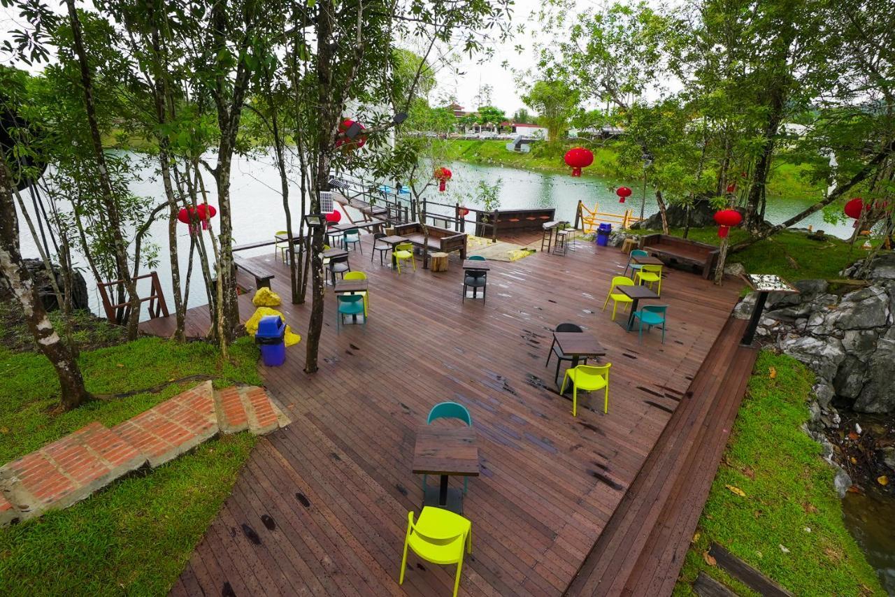 Roxy Tasik Biru Resort City Bau Buitenkant foto