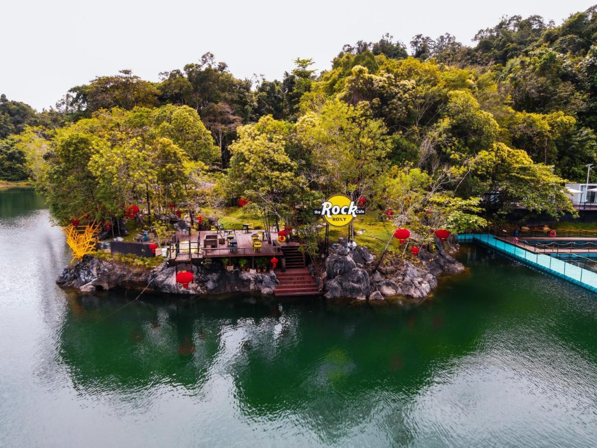 Roxy Tasik Biru Resort City Bau Buitenkant foto