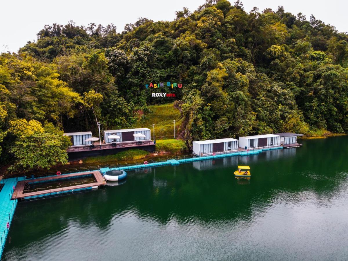 Roxy Tasik Biru Resort City Bau Buitenkant foto