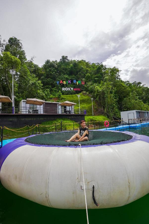 Roxy Tasik Biru Resort City Bau Buitenkant foto