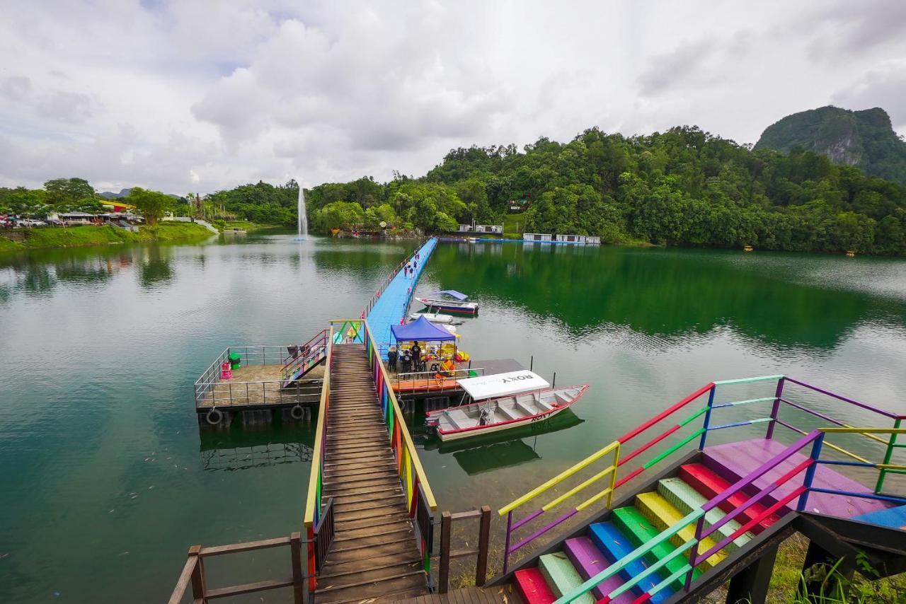 Roxy Tasik Biru Resort City Bau Buitenkant foto