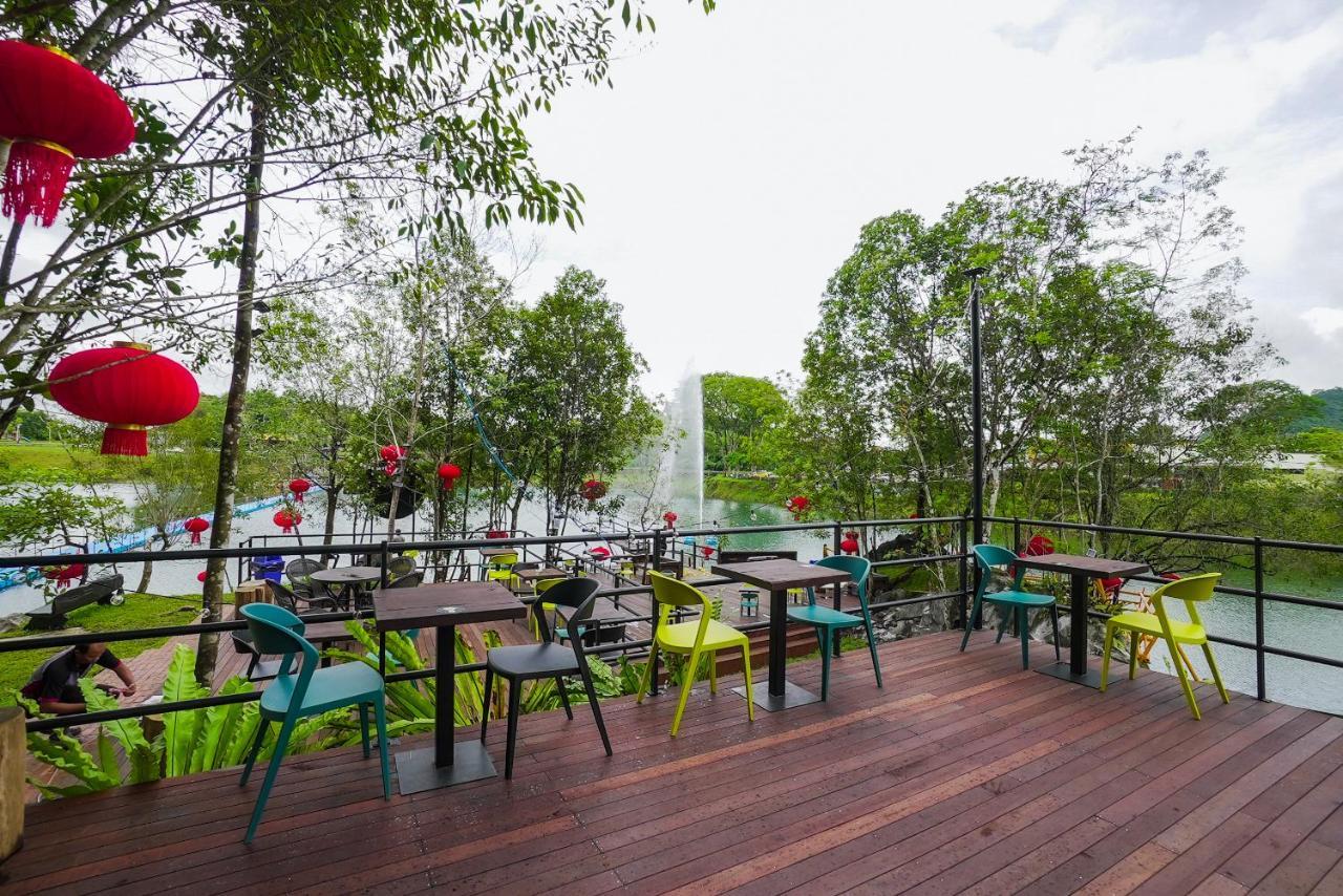 Roxy Tasik Biru Resort City Bau Buitenkant foto