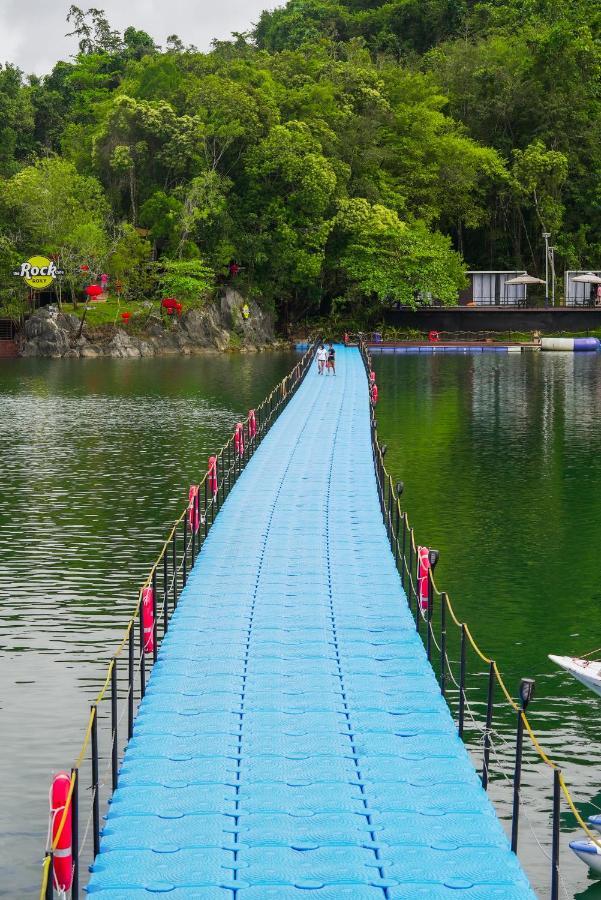Roxy Tasik Biru Resort City Bau Buitenkant foto
