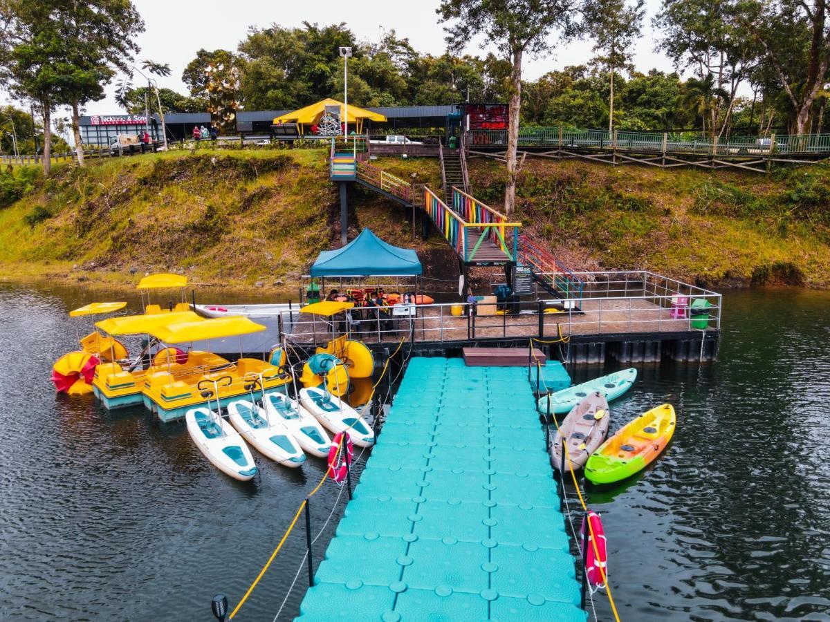 Roxy Tasik Biru Resort City Bau Buitenkant foto