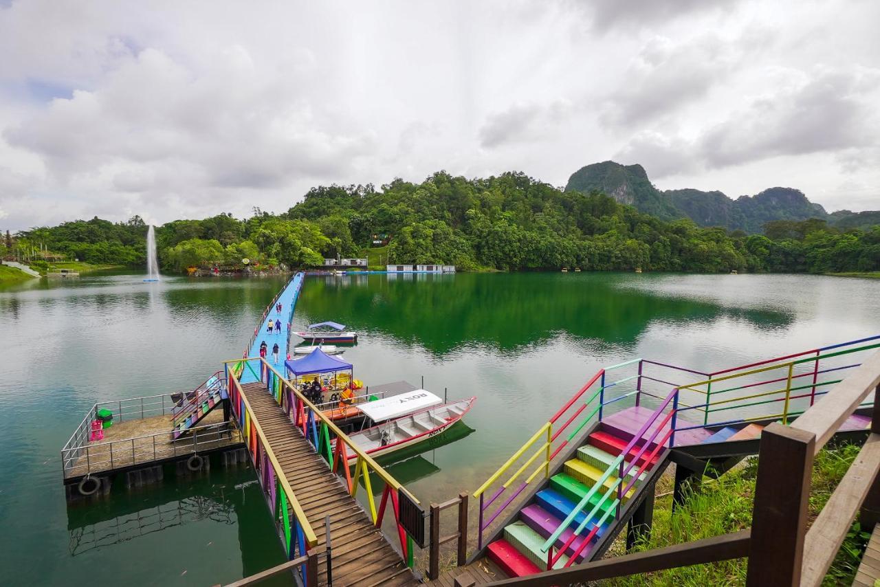 Roxy Tasik Biru Resort City Bau Buitenkant foto