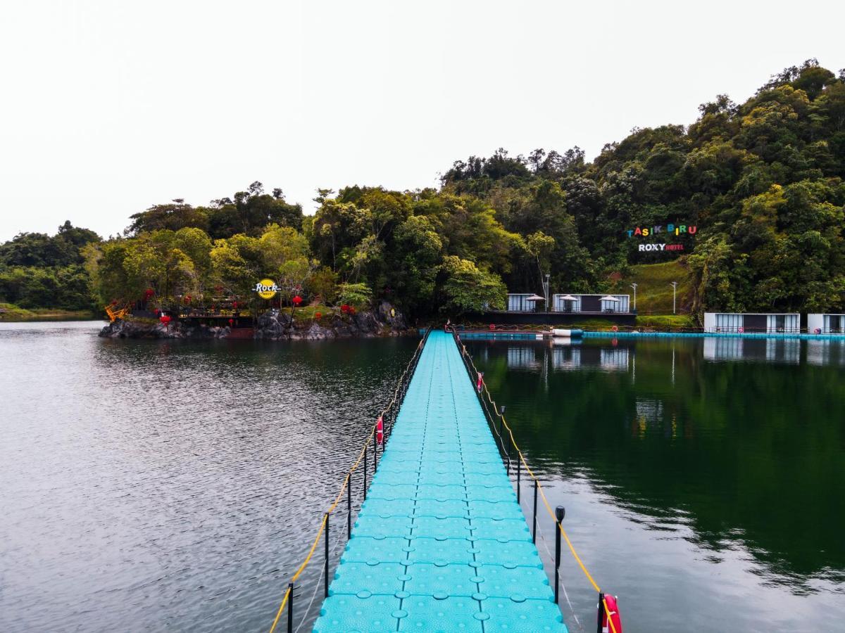 Roxy Tasik Biru Resort City Bau Buitenkant foto