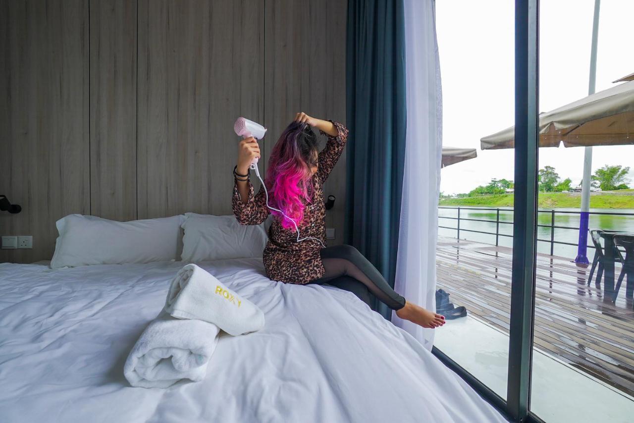 Roxy Tasik Biru Resort City Bau Buitenkant foto